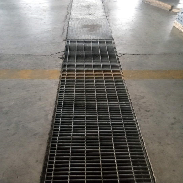 水沟盖板采用钢格板形式 ，专业钢格板厂家